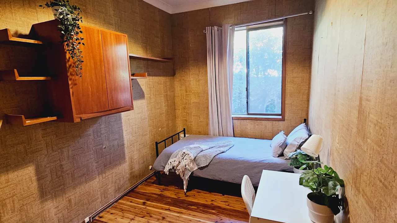 Furnished room in a share house