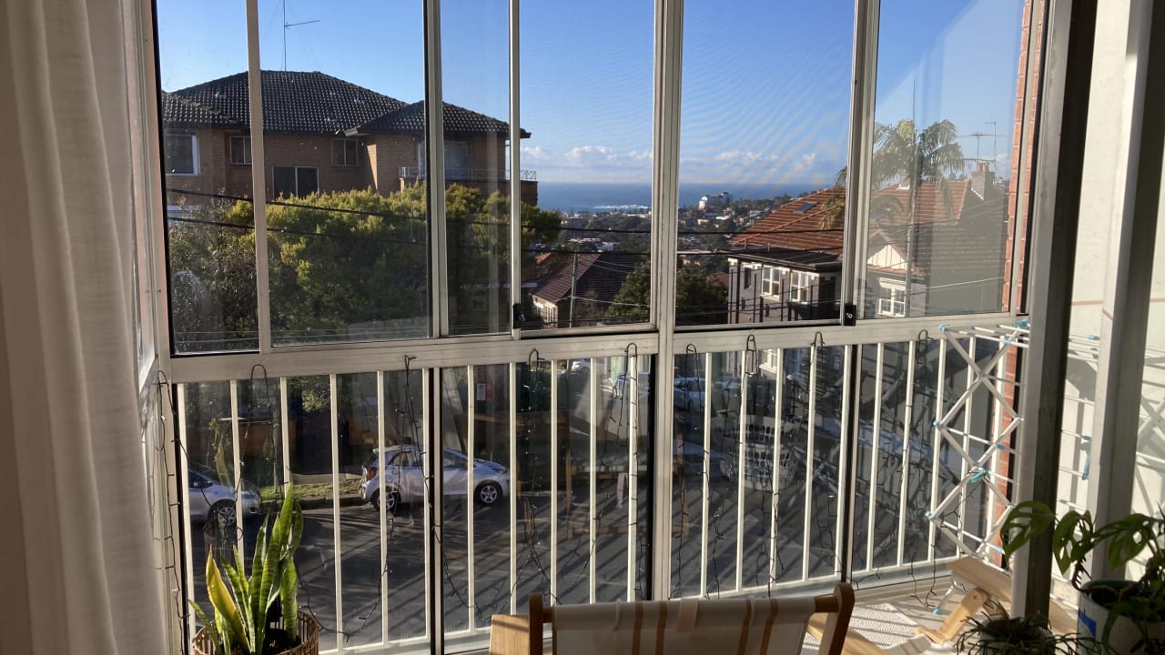 Furnished room in a flatshare