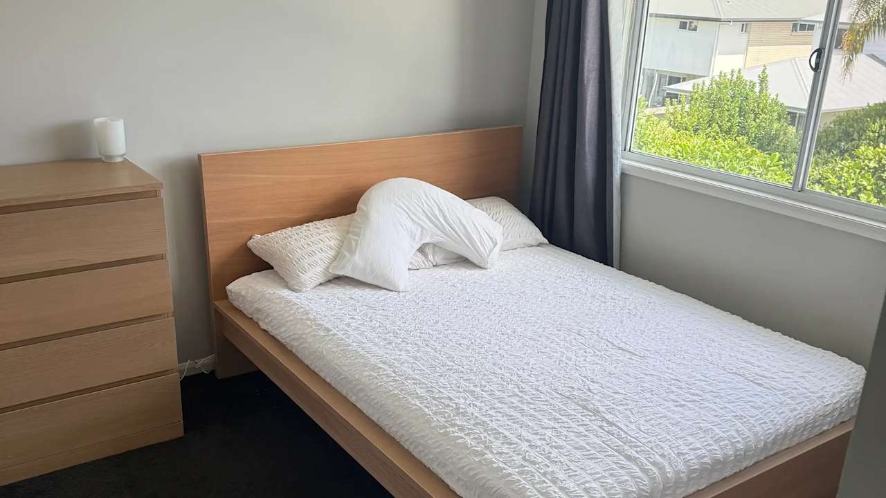 Room in a share house