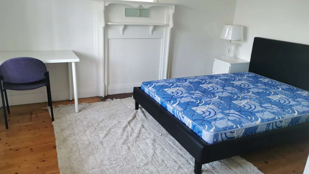 Room in a share house