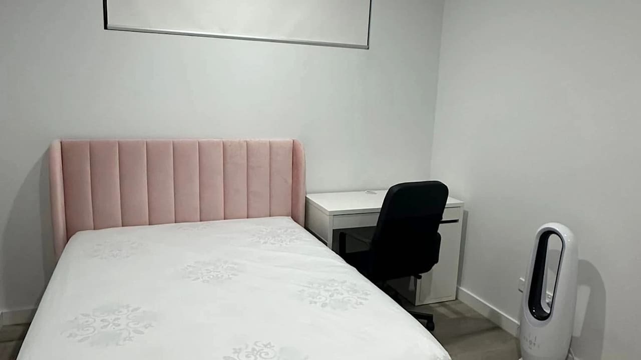 Furnished room in a flatshare