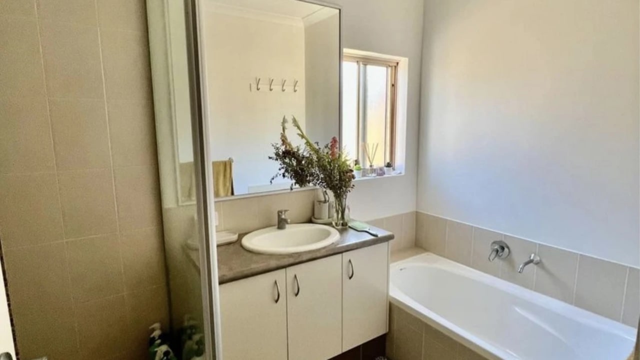Room in a share house