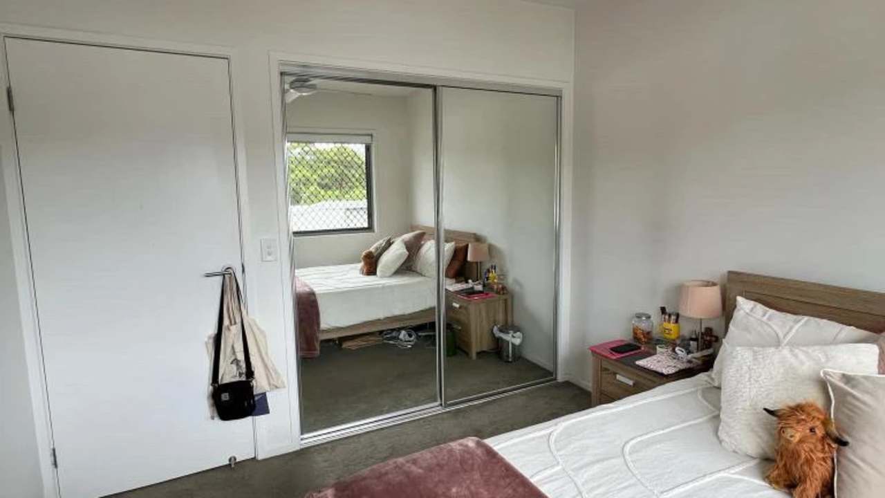 Room in a share house