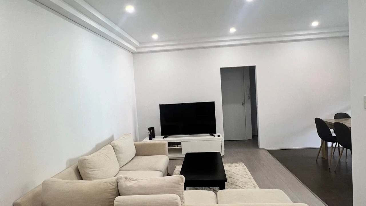 Unfurnished room in a flatshare
