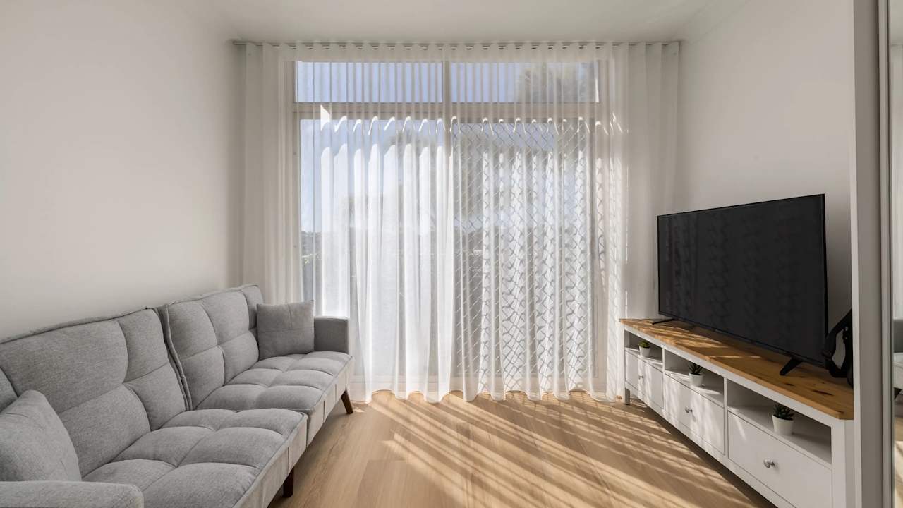 Unfurnished room studio flat for rent