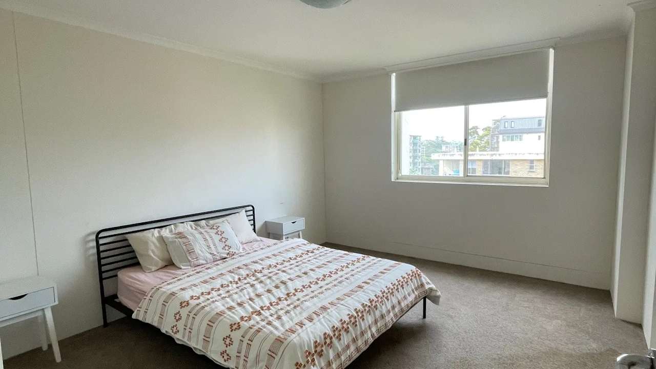 Furnished room in a flatshare