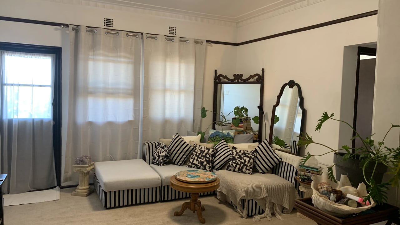Whole property with 1 room for rent