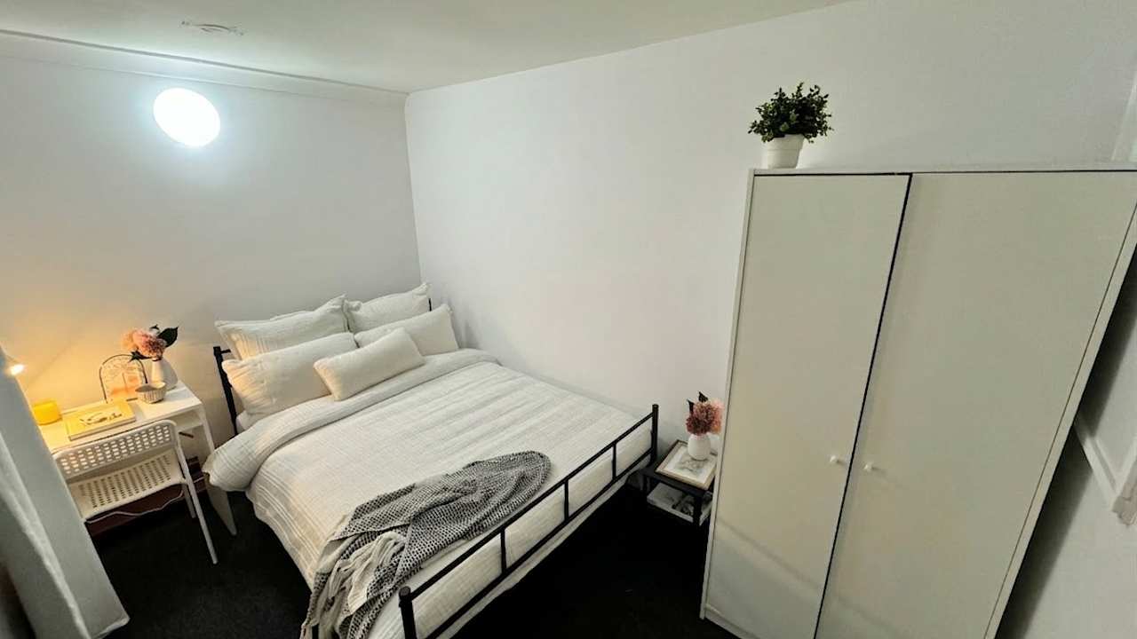 Furnished room in a flatshare