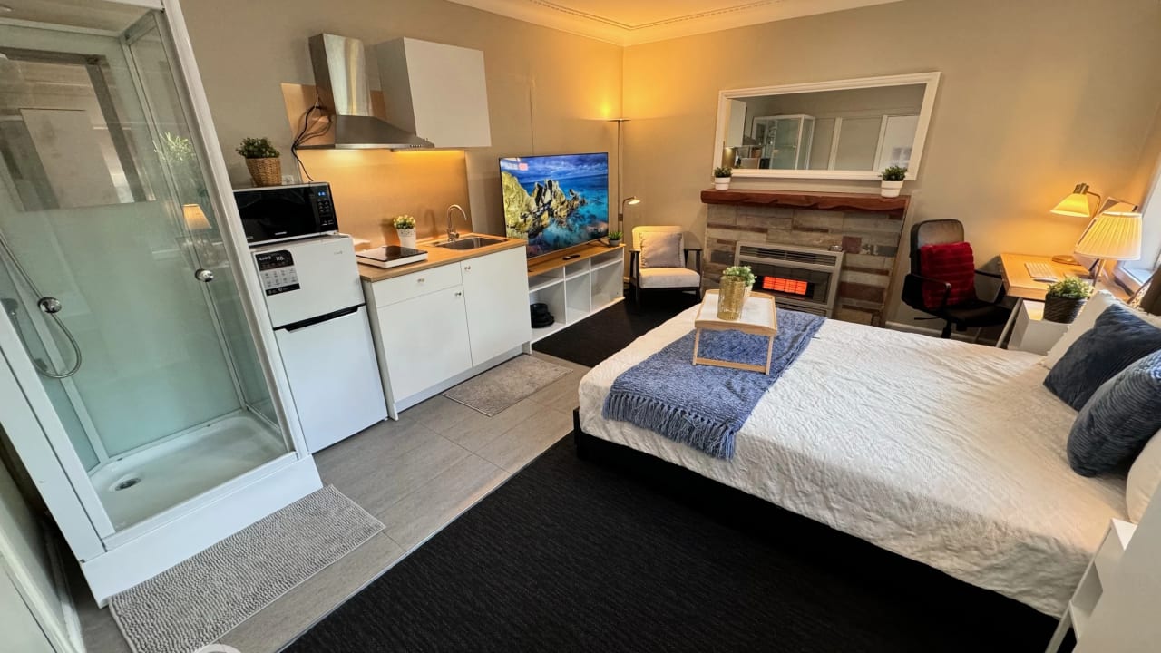 Furnished room with own bathroom