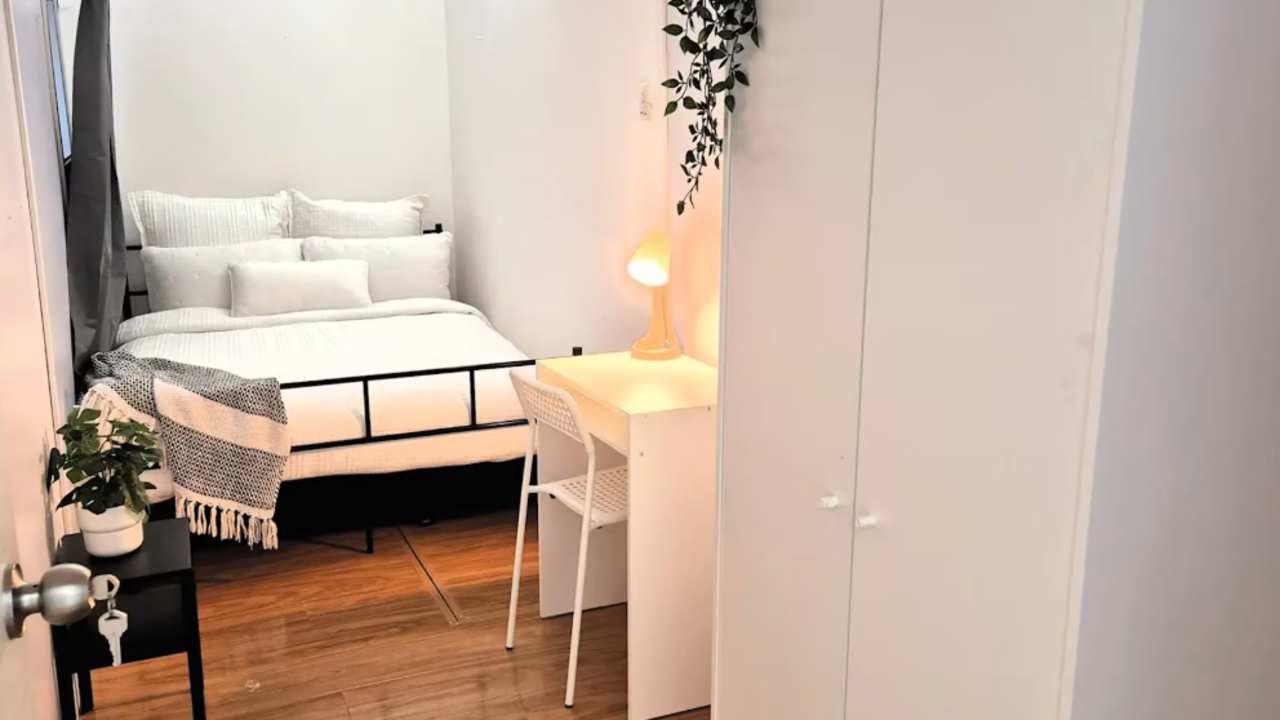 Furnished room in a share house