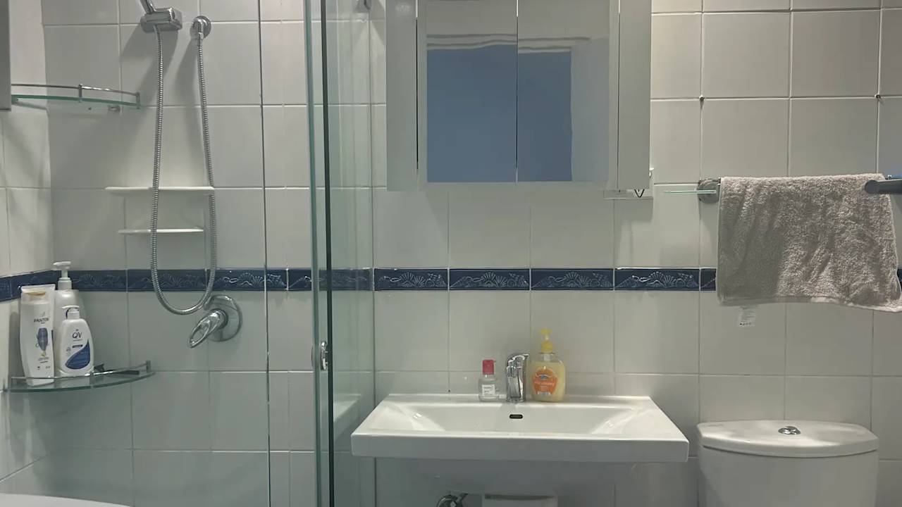 Unfurnished room in a flatshare