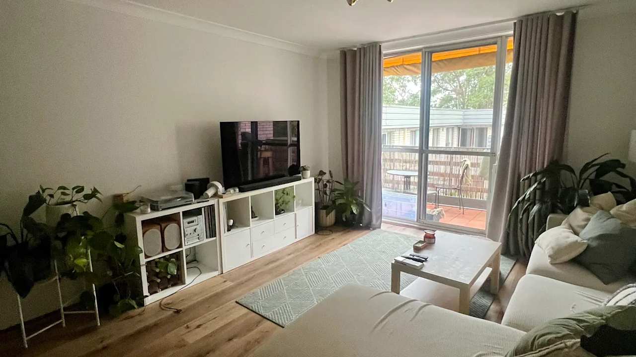 Unfurnished room in a flatshare