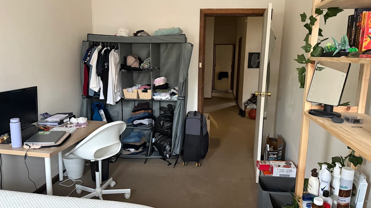 Furnished room in a flatshare