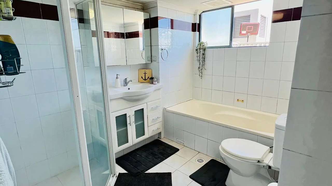 Furnished room in a flatshare