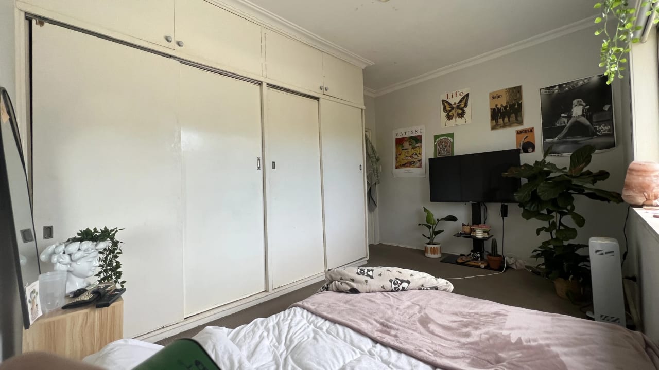 Unfurnished room in a flatshare