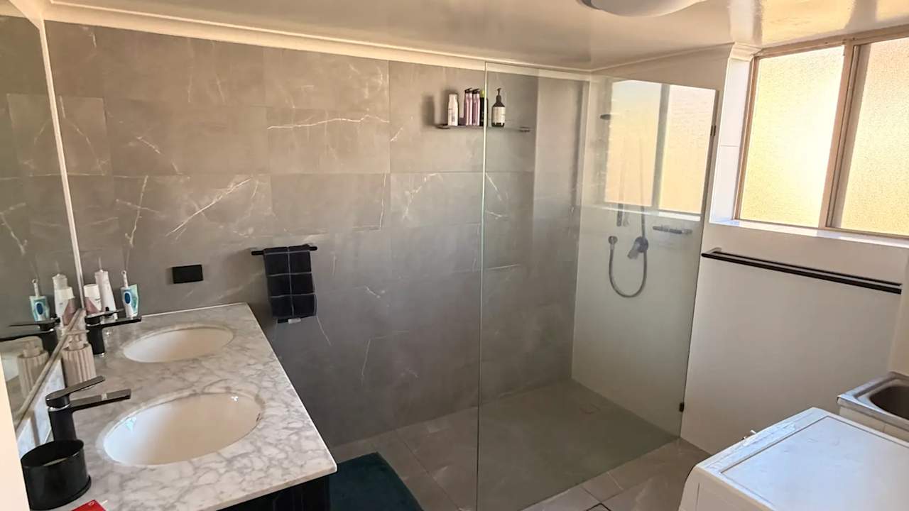 Unfurnished room in a flatshare