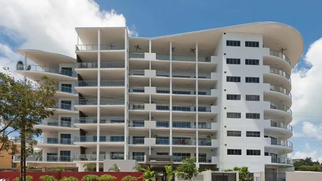 Furnished room with ensuite in a flatshare