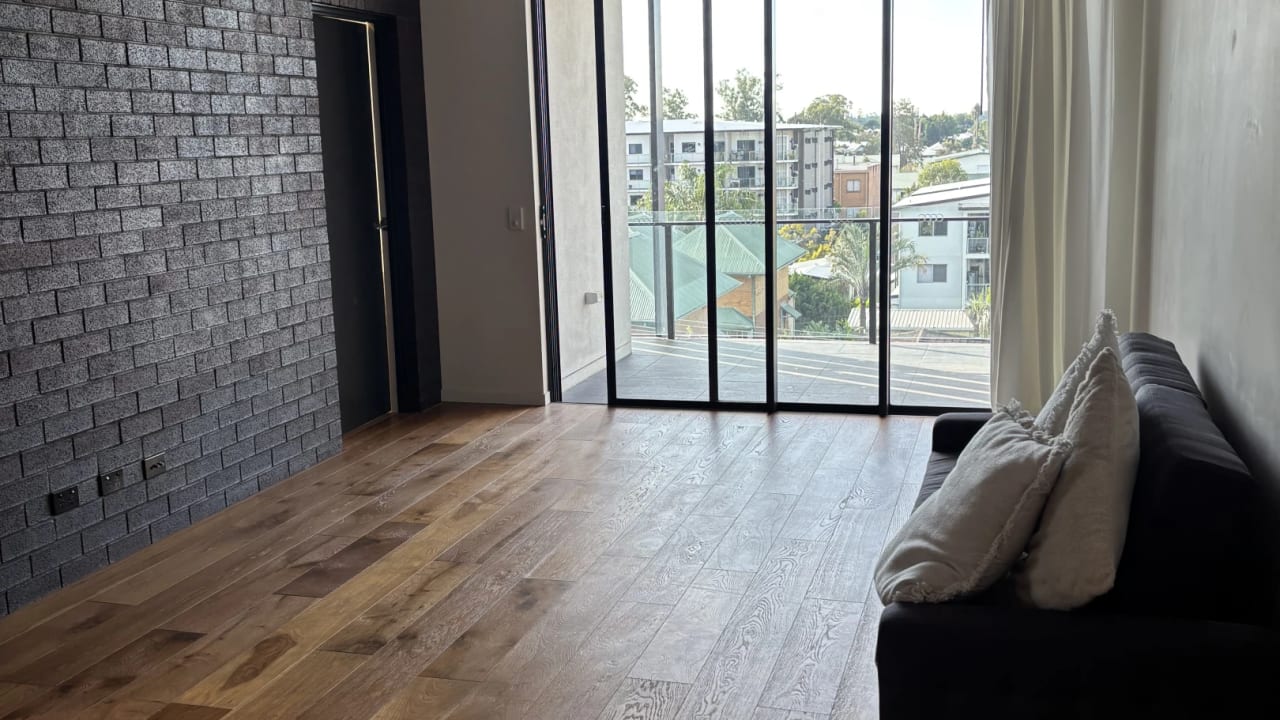 Unfurnished room with own bathroom