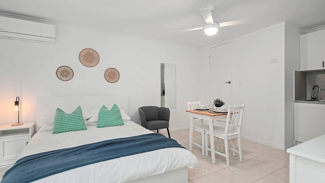 Furnished room with own bathroom