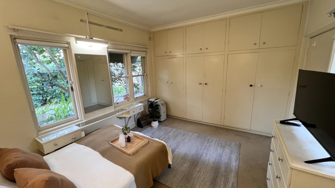 Furnished room in a share house