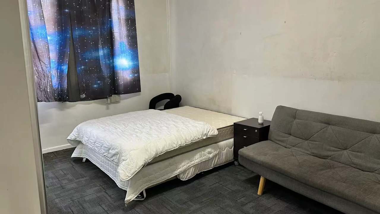 Furnished room in a flatshare