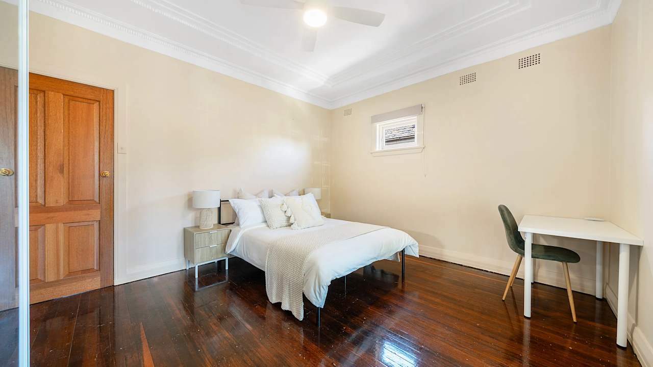Room in a share house