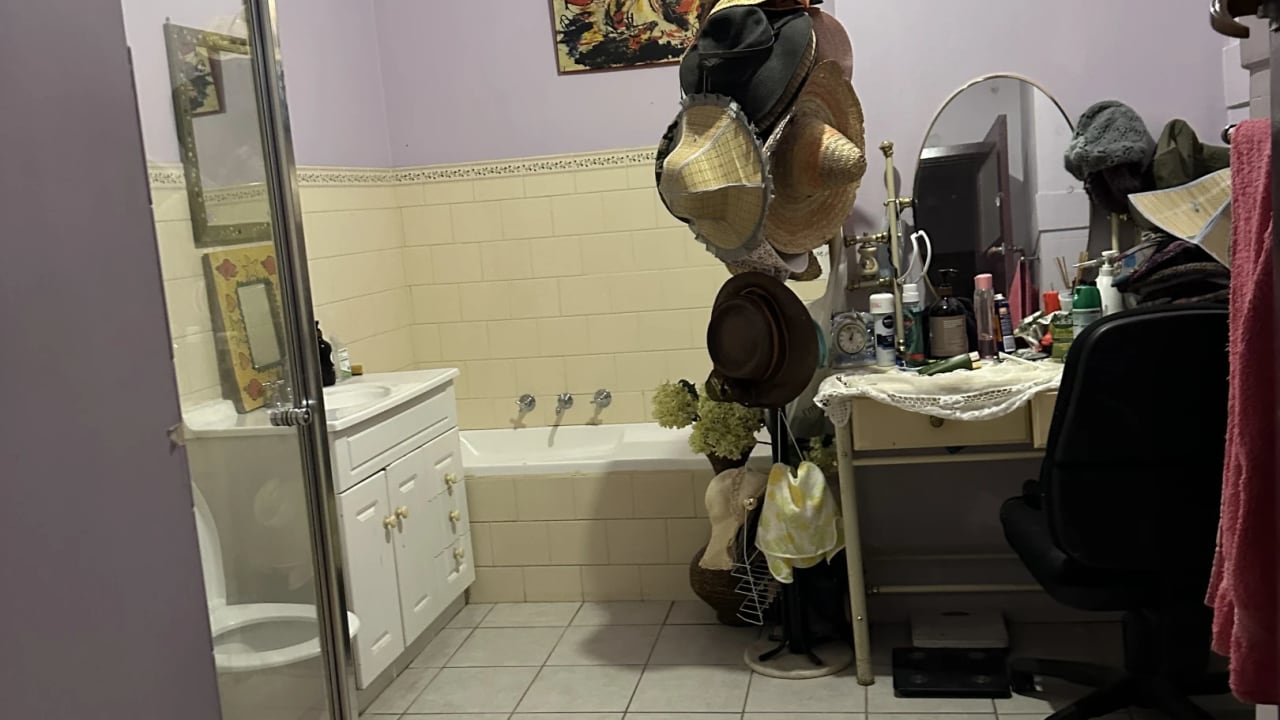 Room in a share house