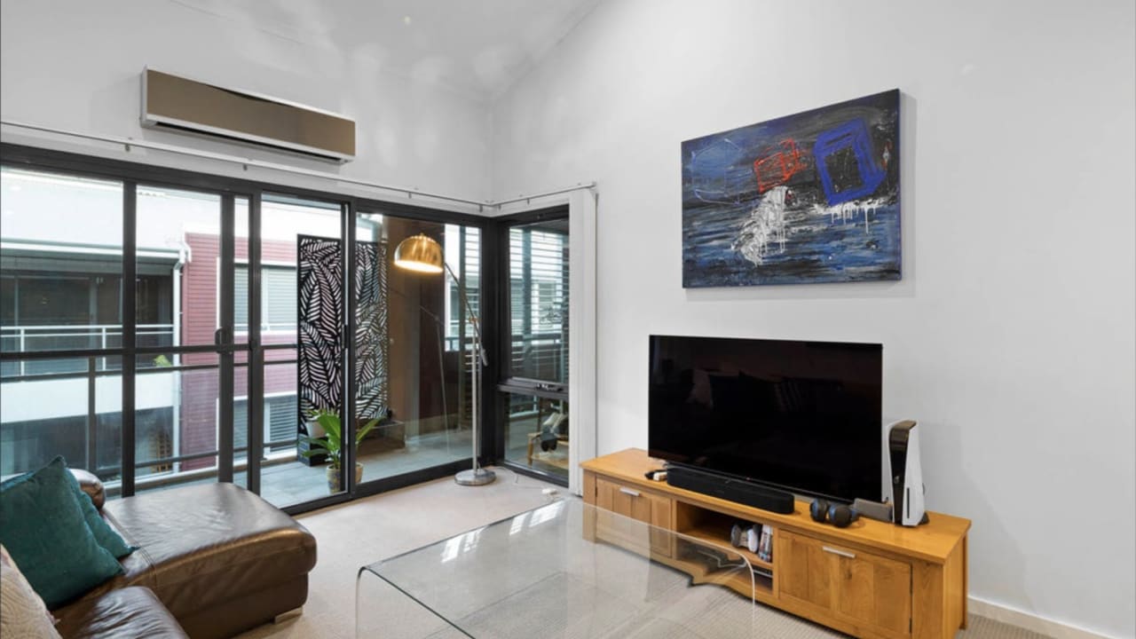 Whole property with 2 rooms for rent