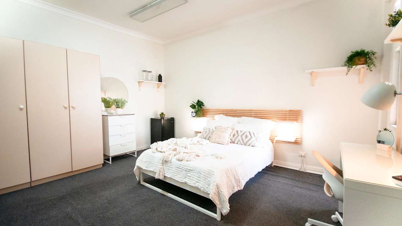 Furnished room in a share house