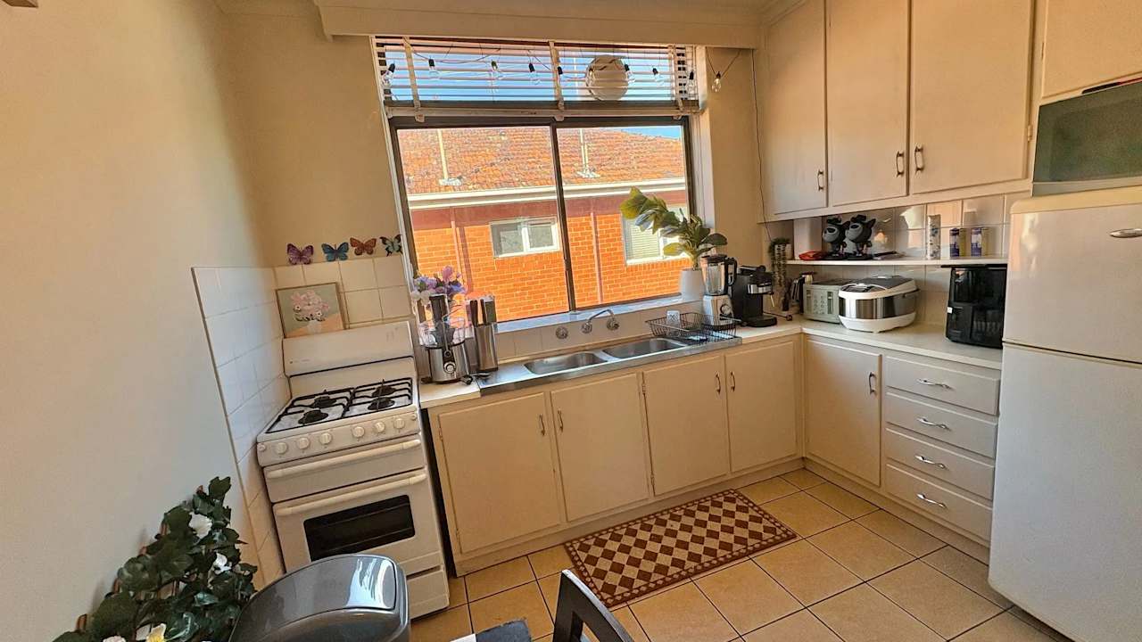 Furnished room in a flatshare