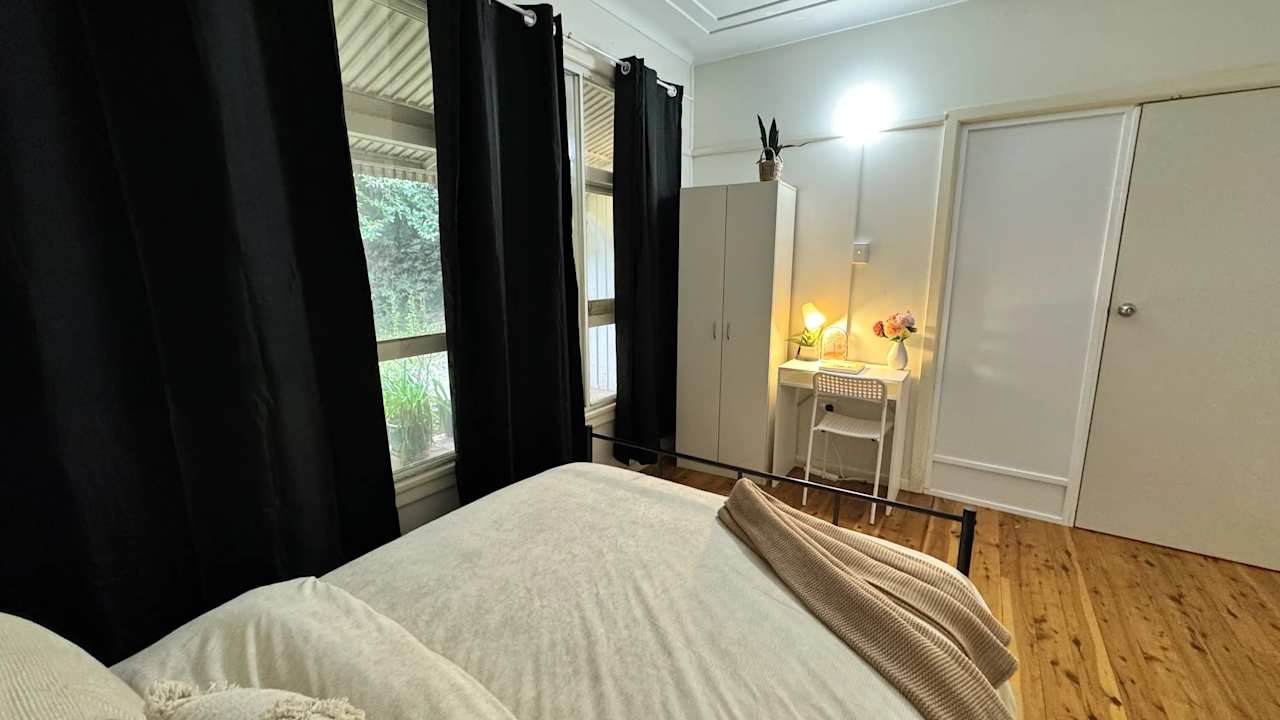 Furnished room in a flatshare