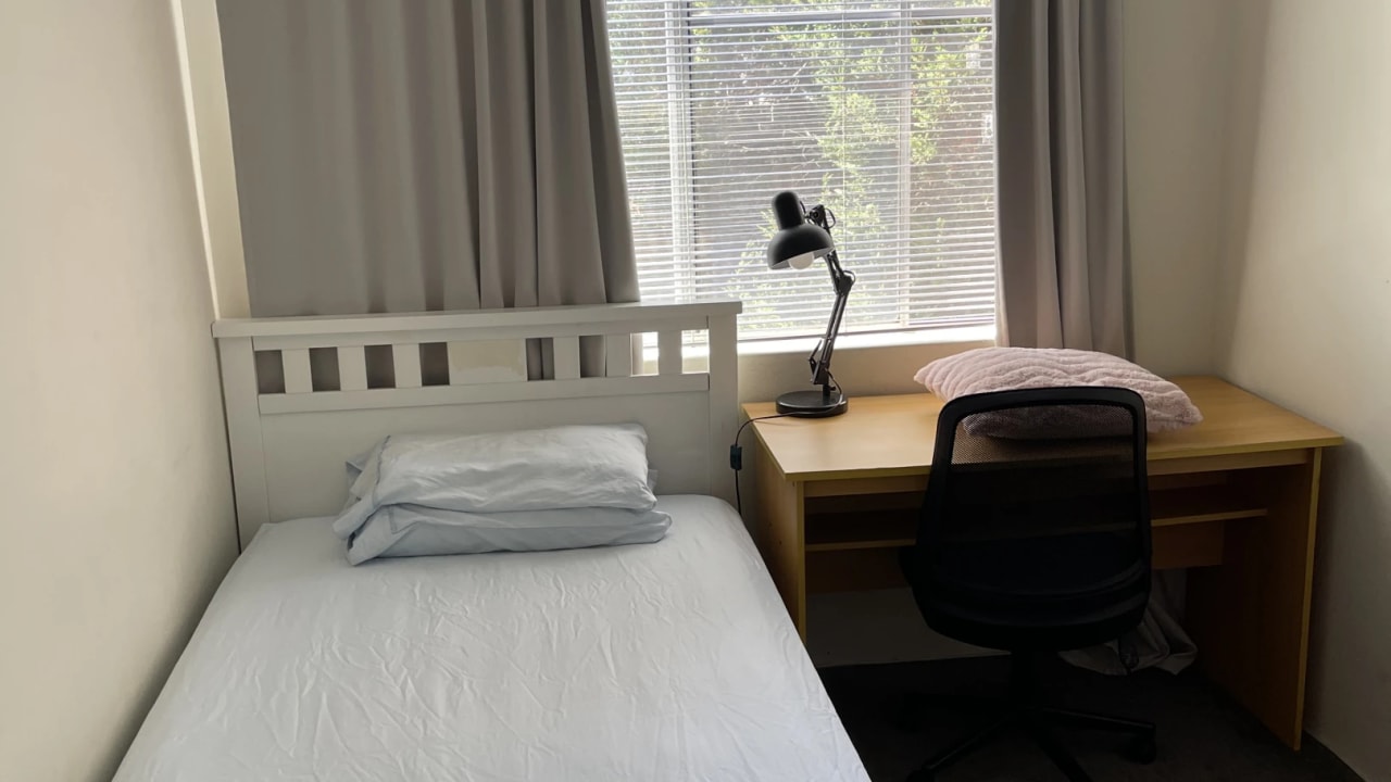 Furnished room in a flatshare