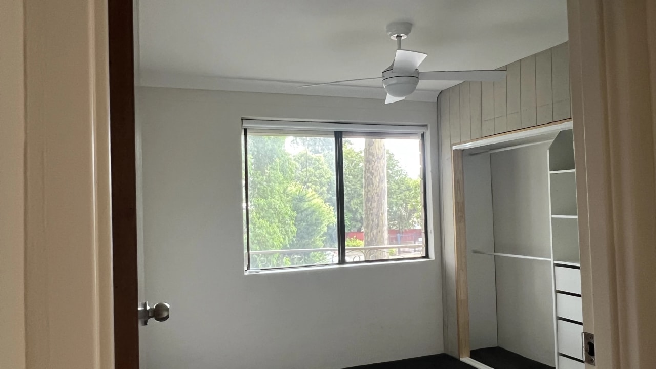 Unfurnished room in a flatshare