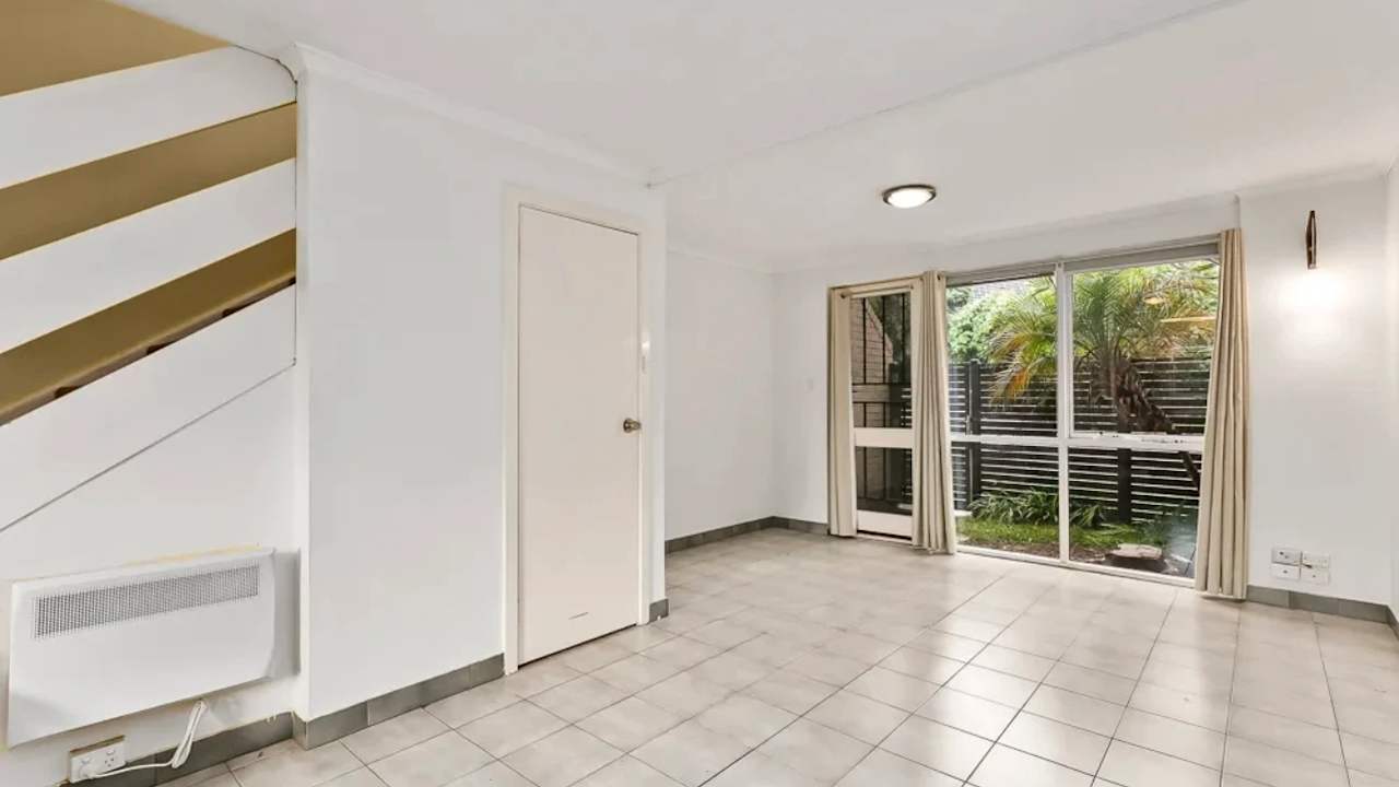 Unfurnished room in a flatshare