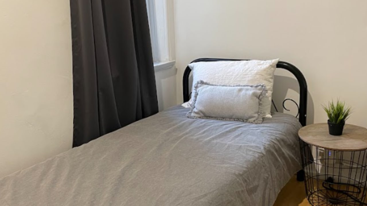Furnished room in a flatshare