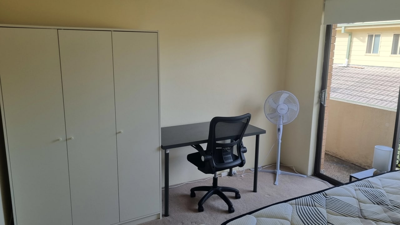 Furnished room in a flatshare