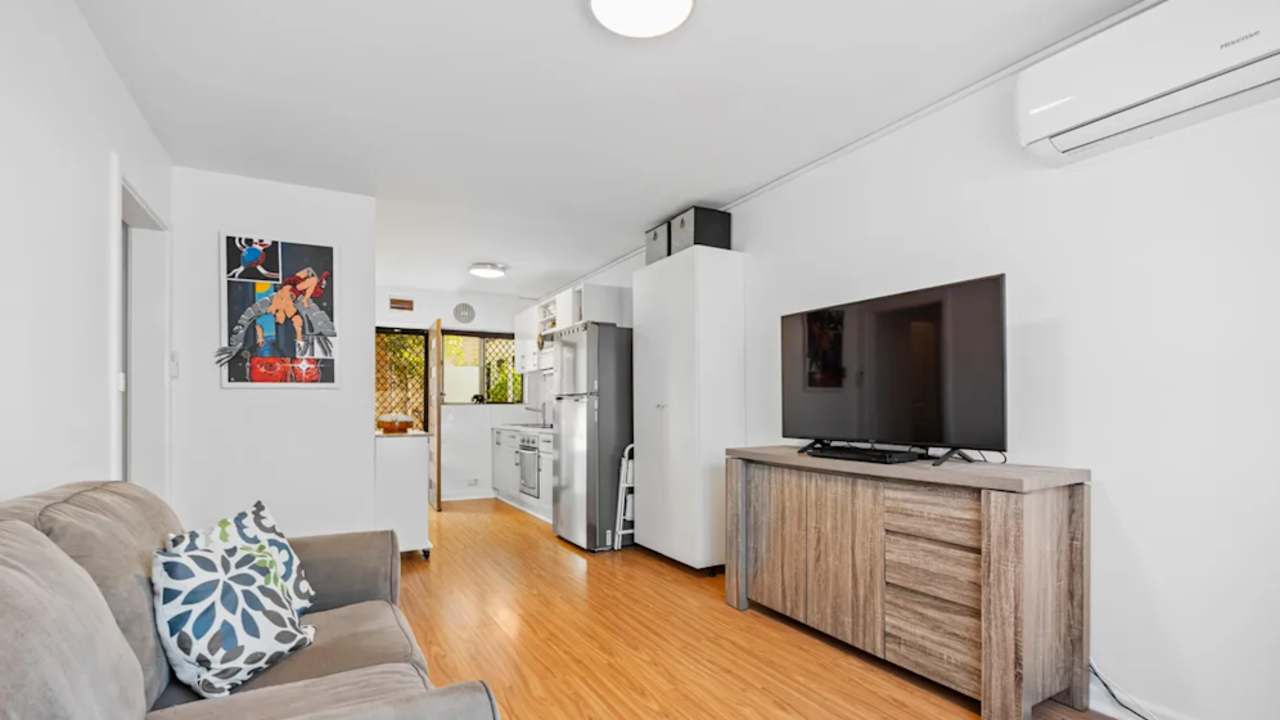 Whole property with 2 rooms for rent