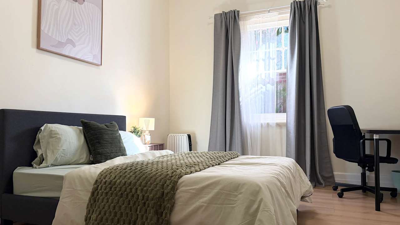 Furnished room in a share house
