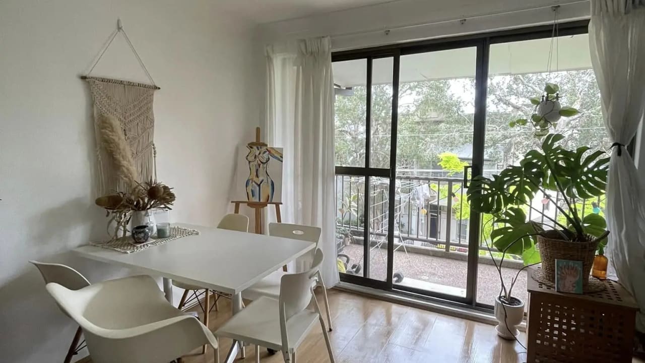 Furnished room in a flatshare
