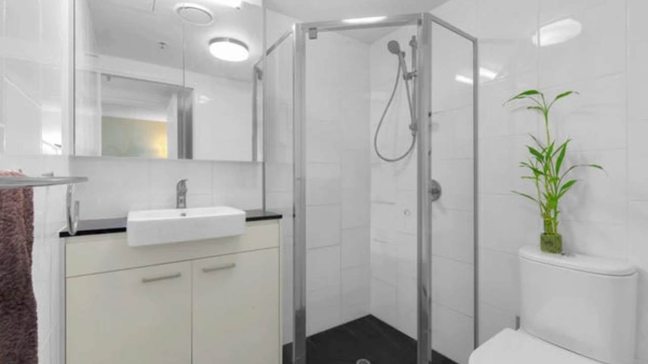 Furnished room with own bathroom