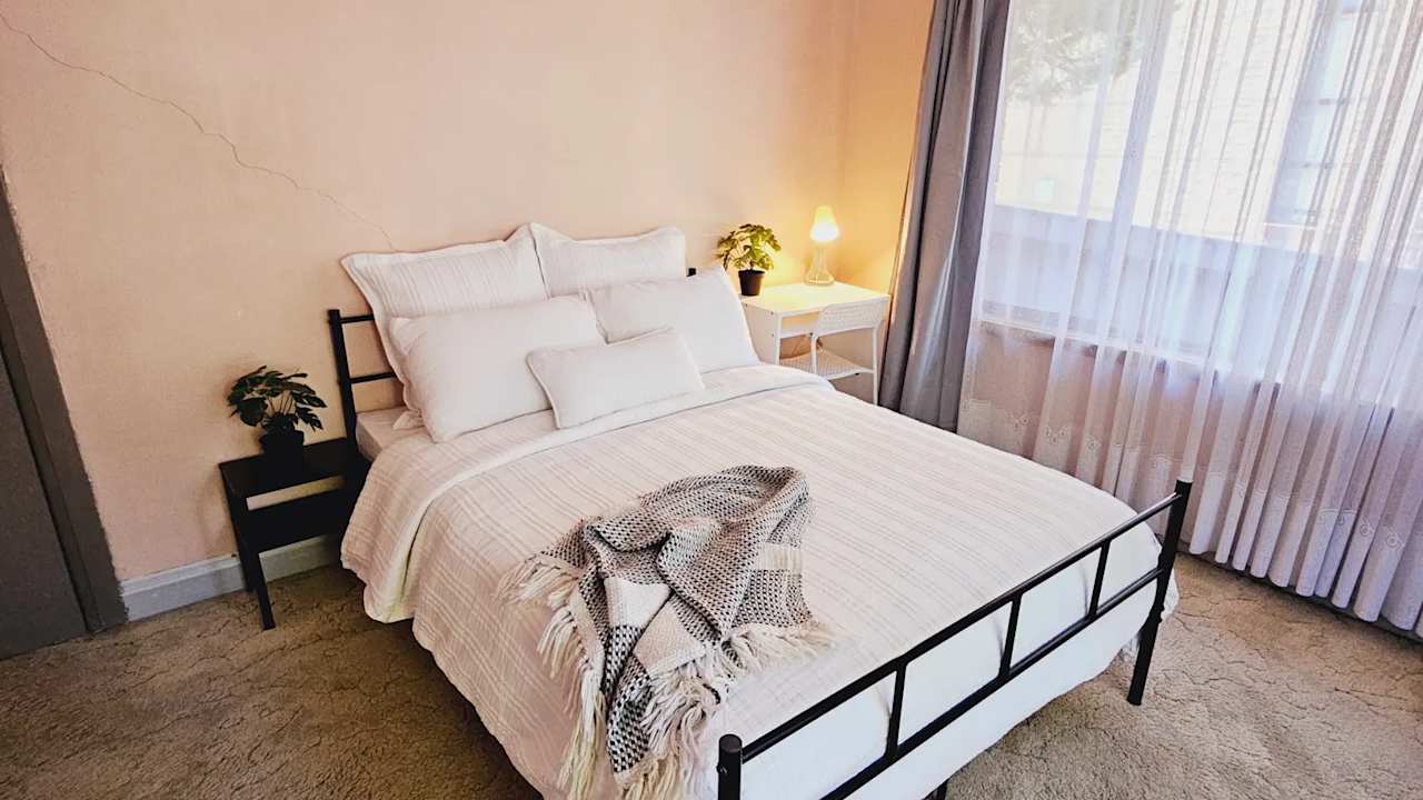 Furnished room in a share house