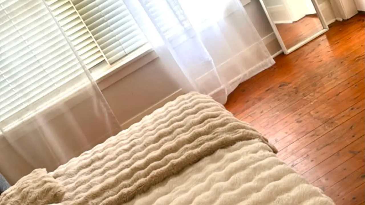 Furnished room in a flatshare