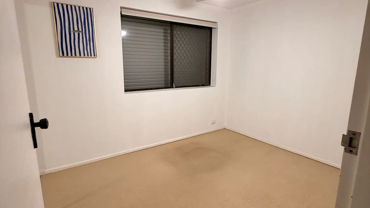 Unfurnished room in a flatshare