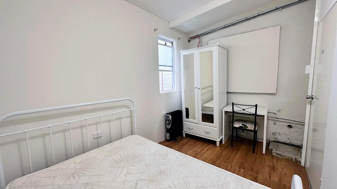 Furnished room in a flatshare