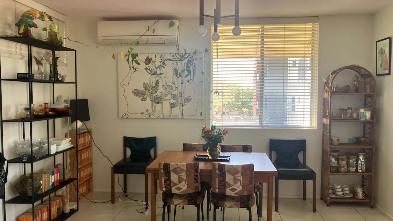 Furnished room in a flatshare