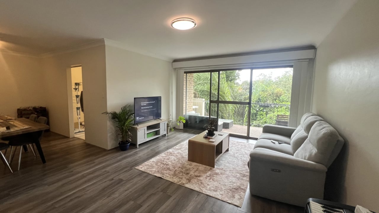 Unfurnished room in a flatshare