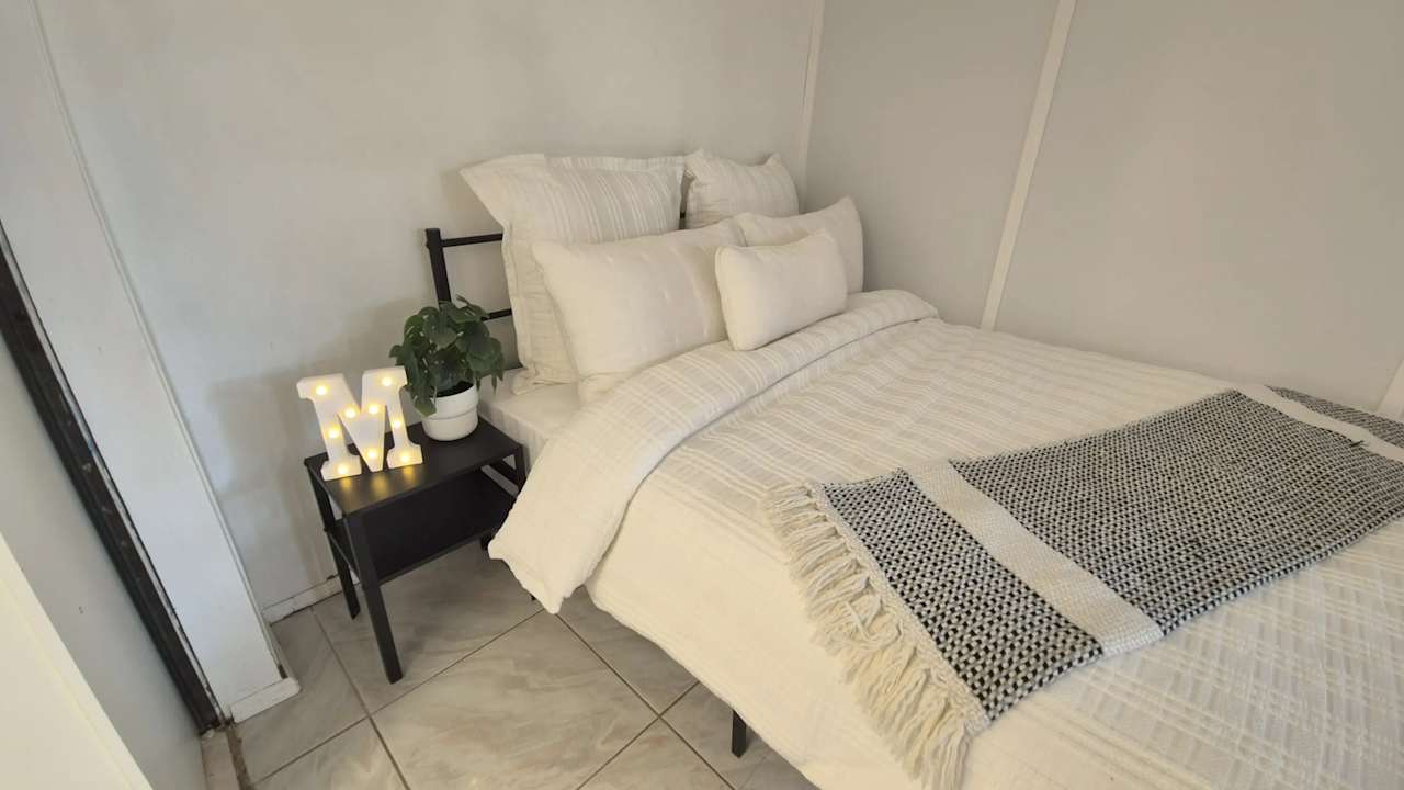 Furnished room in a flatshare