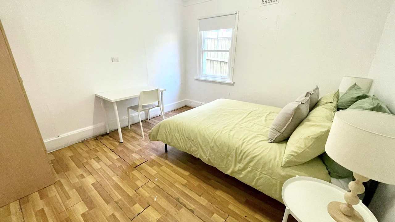 Room in a share house