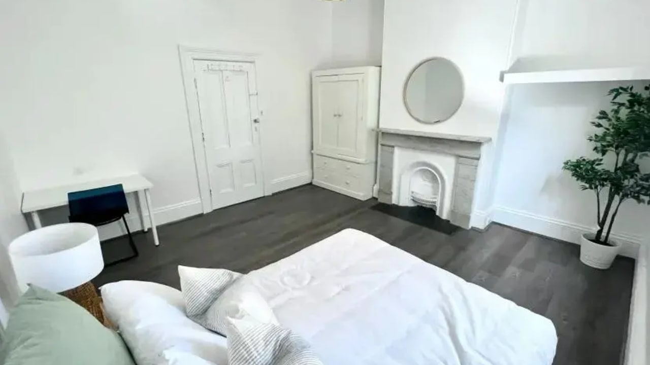 Room in a share house