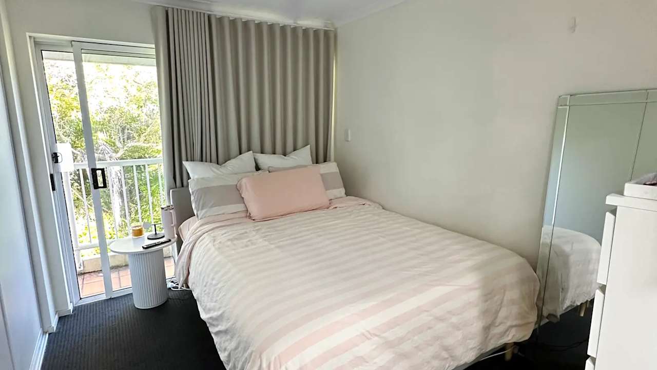 Unfurnished room in a flatshare